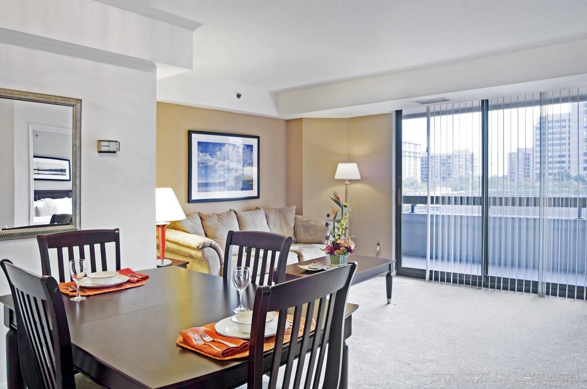Oakwood Crystal City Arlington Bagian luar foto