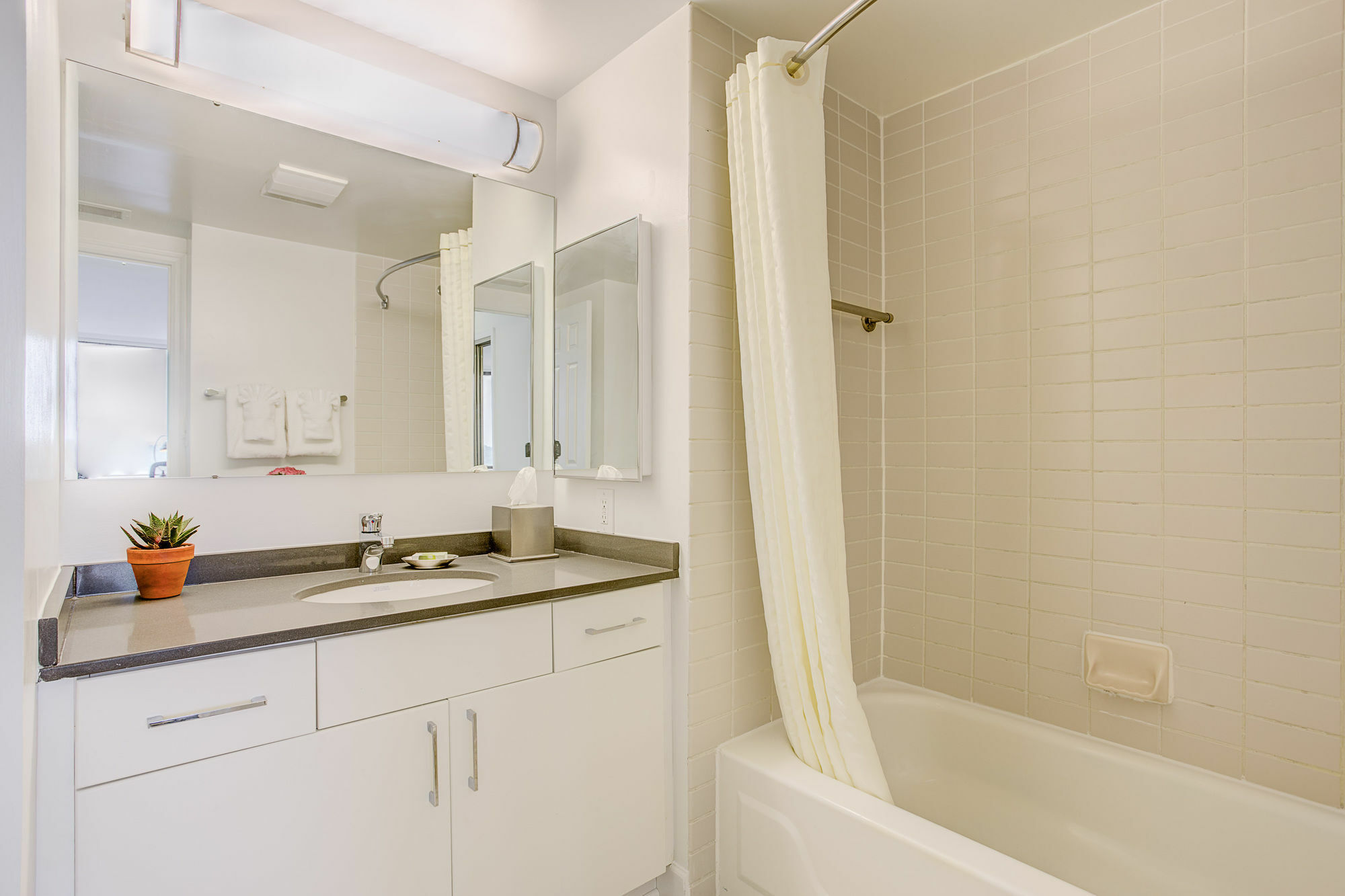 Oakwood Crystal City Arlington Bagian luar foto